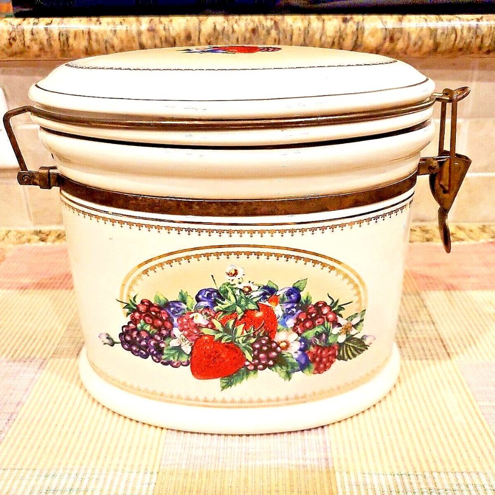 Knott's Berry Farm Oval Ceramic Cookie Storage Canister w/Attached Hinged Lid